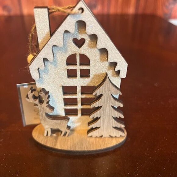 Rustic Wooden Christmas Decorations Set Of 4 With Reindeer & Snowy Village Scene - Picture 5 of 8